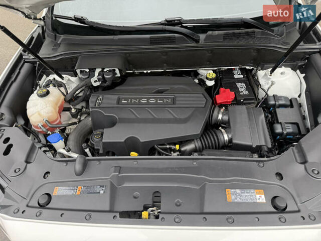Белый Линкольн Nautilus, объемом двигателя 2.69 л и пробегом 104 тыс. км за 22000 $, фото 51 на Automoto.ua