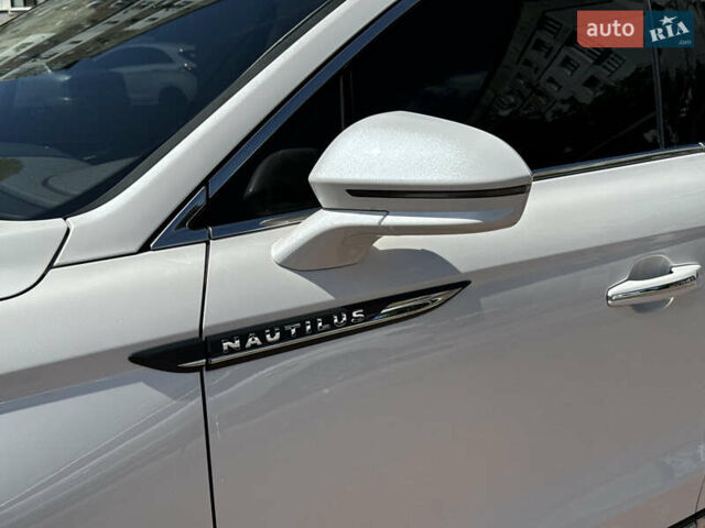 Білий Лінкольн Nautilus, об'ємом двигуна 2 л та пробігом 120 тис. км за 25500 $, фото 9 на Automoto.ua