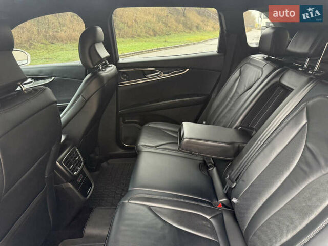 Белый Линкольн Nautilus, объемом двигателя 2.69 л и пробегом 104 тыс. км за 22000 $, фото 38 на Automoto.ua