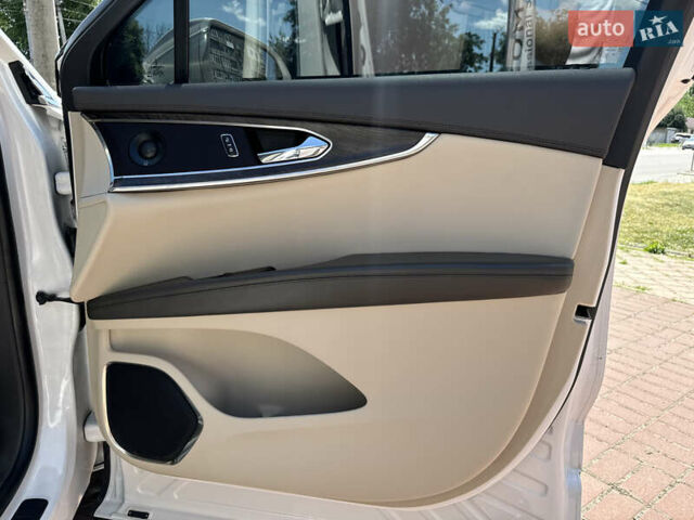 Білий Лінкольн Nautilus, об'ємом двигуна 2 л та пробігом 120 тис. км за 25500 $, фото 25 на Automoto.ua