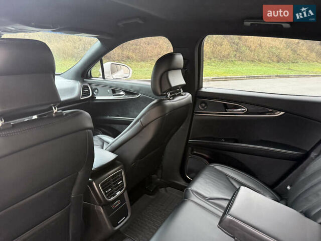 Белый Линкольн Nautilus, объемом двигателя 2.69 л и пробегом 104 тыс. км за 22000 $, фото 39 на Automoto.ua