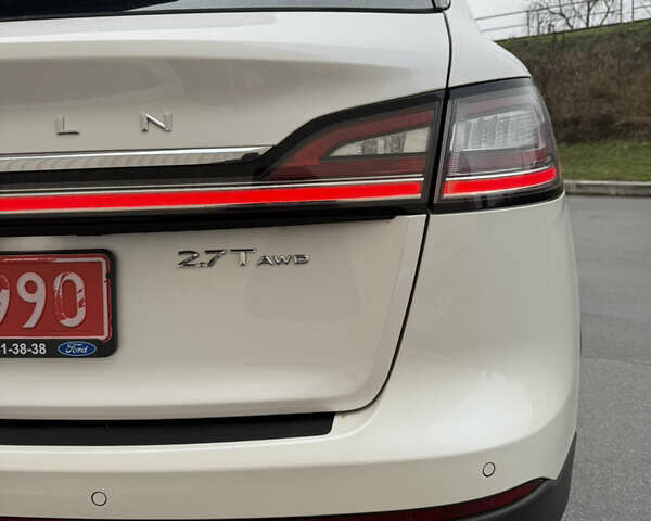 Белый Линкольн Nautilus, объемом двигателя 2.69 л и пробегом 104 тыс. км за 22000 $, фото 18 на Automoto.ua