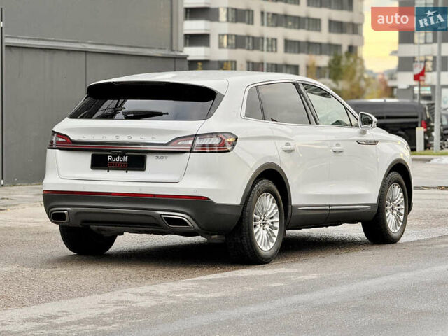 Белый Линкольн Nautilus, объемом двигателя 2 л и пробегом 35 тыс. км за 21500 $, фото 1 на Automoto.ua