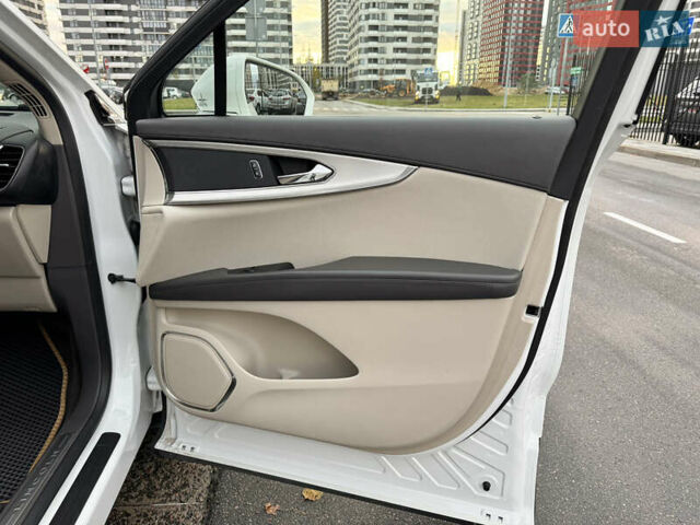 Белый Линкольн Nautilus, объемом двигателя 2 л и пробегом 35 тыс. км за 21500 $, фото 22 на Automoto.ua