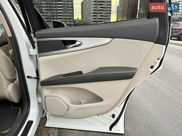 Белый Линкольн Nautilus, объемом двигателя 2 л и пробегом 35 тыс. км за 21500 $, фото 31 на Automoto.ua