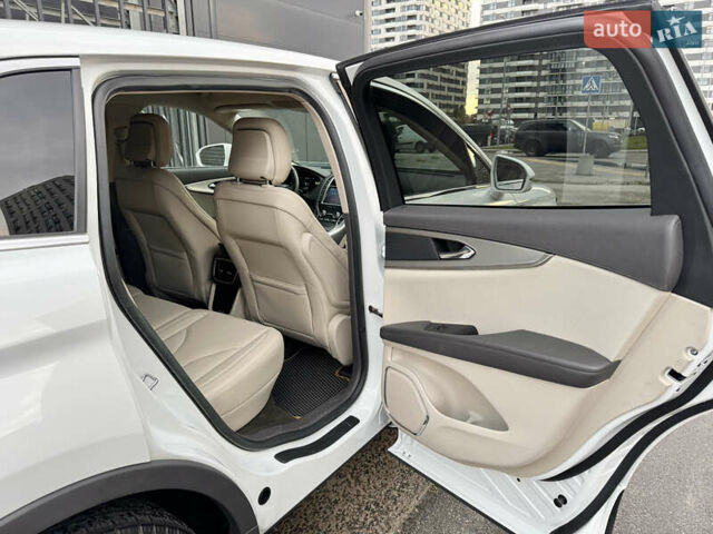 Белый Линкольн Nautilus, объемом двигателя 2 л и пробегом 35 тыс. км за 21500 $, фото 30 на Automoto.ua