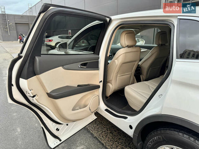 Белый Линкольн Nautilus, объемом двигателя 2 л и пробегом 35 тыс. км за 21500 $, фото 44 на Automoto.ua