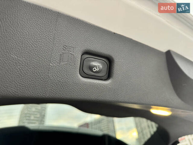 Белый Линкольн Nautilus, объемом двигателя 2 л и пробегом 35 тыс. км за 21500 $, фото 69 на Automoto.ua