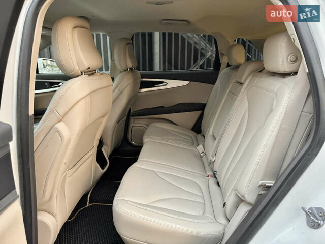 Белый Линкольн Nautilus, объемом двигателя 2 л и пробегом 35 тыс. км за 21500 $, фото 46 на Automoto.ua