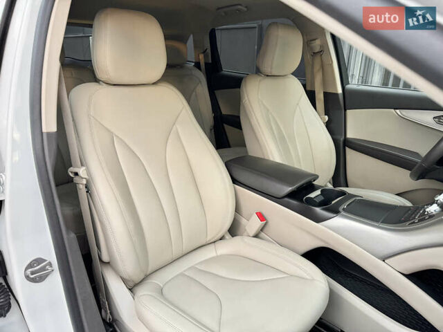 Белый Линкольн Nautilus, объемом двигателя 2 л и пробегом 35 тыс. км за 21500 $, фото 29 на Automoto.ua