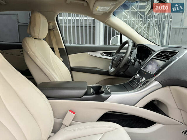 Белый Линкольн Nautilus, объемом двигателя 2 л и пробегом 35 тыс. км за 21500 $, фото 24 на Automoto.ua