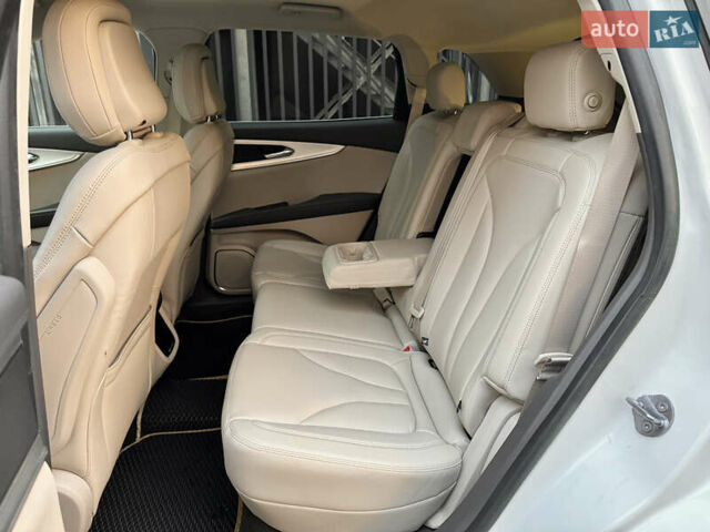 Белый Линкольн Nautilus, объемом двигателя 2 л и пробегом 35 тыс. км за 21500 $, фото 48 на Automoto.ua