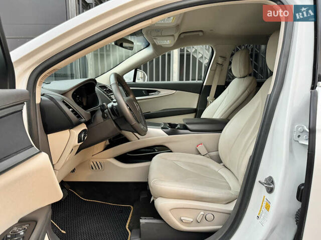 Белый Линкольн Nautilus, объемом двигателя 2 л и пробегом 35 тыс. км за 21500 $, фото 40 на Automoto.ua