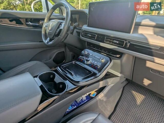 Белый Линкольн Nautilus, объемом двигателя 2.69 л и пробегом 24 тыс. км за 33900 $, фото 39 на Automoto.ua