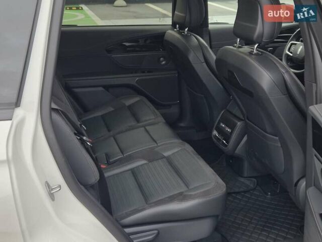 Білий Лінкольн Nautilus, об'ємом двигуна 2 л та пробігом 17 тис. км за 55500 $, фото 21 на Automoto.ua