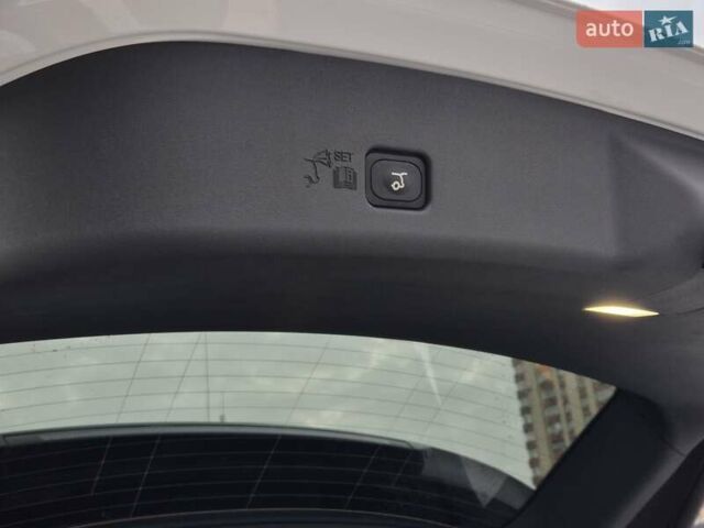 Білий Лінкольн Nautilus, об'ємом двигуна 2 л та пробігом 17 тис. км за 55500 $, фото 28 на Automoto.ua