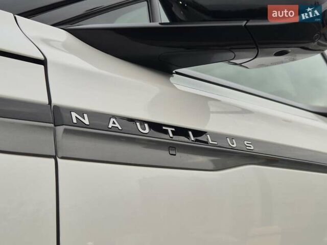 Білий Лінкольн Nautilus, об'ємом двигуна 2 л та пробігом 17 тис. км за 55500 $, фото 8 на Automoto.ua