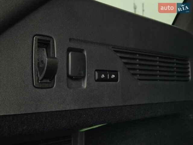 Білий Лінкольн Nautilus, об'ємом двигуна 2 л та пробігом 17 тис. км за 55500 $, фото 29 на Automoto.ua