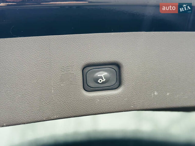 Черный Линкольн Nautilus, объемом двигателя 2 л и пробегом 55 тыс. км за 23500 $, фото 11 на Automoto.ua