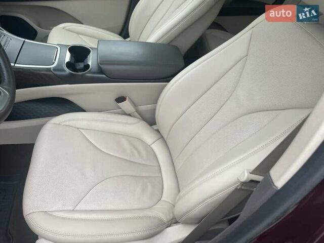 Красный Линкольн Nautilus, объемом двигателя 2.69 л и пробегом 110 тыс. км за 23500 $, фото 6 на Automoto.ua