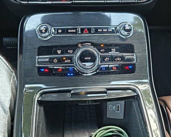 Красный Линкольн Nautilus, объемом двигателя 2.69 л и пробегом 20 тыс. км за 45555 $, фото 23 на Automoto.ua