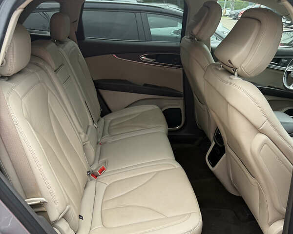 Сірий Лінкольн Nautilus, об'ємом двигуна 2 л та пробігом 59 тис. км за 24999 $, фото 4 на Automoto.ua