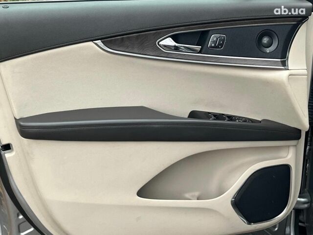 Серый Линкольн Nautilus, объемом двигателя 2 л и пробегом 61 тыс. км за 24990 $, фото 28 на Automoto.ua