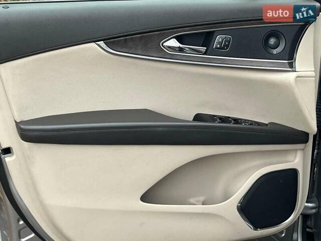 Серый Линкольн Nautilus, объемом двигателя 2 л и пробегом 61 тыс. км за 24990 $, фото 28 на Automoto.ua