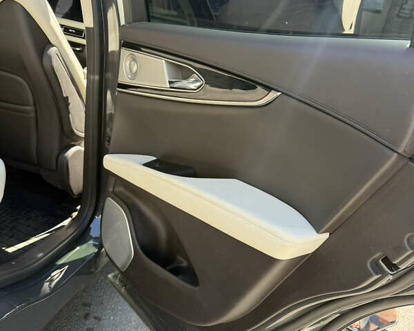 Серый Линкольн Nautilus, объемом двигателя 2.69 л и пробегом 34 тыс. км за 33000 $, фото 13 на Automoto.ua