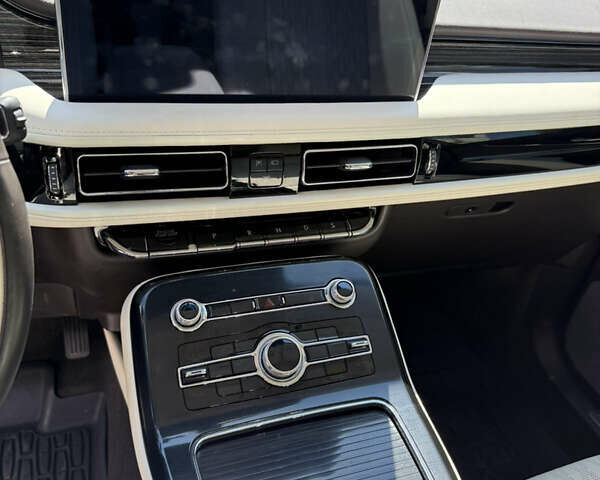 Серый Линкольн Nautilus, объемом двигателя 2.69 л и пробегом 34 тыс. км за 33000 $, фото 10 на Automoto.ua