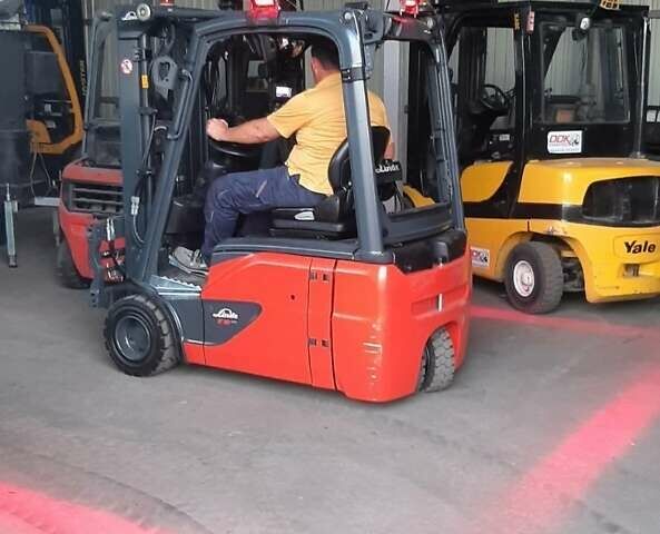Красный Линде Е, объемом двигателя 0 л и пробегом 7 тыс. км за 21587 $, фото 3 на Automoto.ua