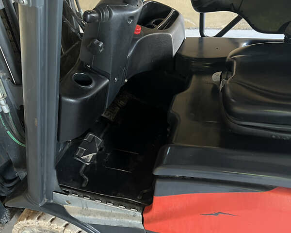 Красный Линде E14, объемом двигателя 0 л и пробегом 12 тыс. км за 11000 $, фото 2 на Automoto.ua