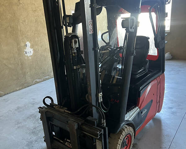 Красный Линде E14, объемом двигателя 0 л и пробегом 12 тыс. км за 11000 $, фото 1 на Automoto.ua