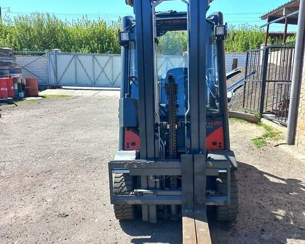 Красный Линде H 25T-03, объемом двигателя 2 л и пробегом 0 тыс. км за 15500 $, фото 2 на Automoto.ua