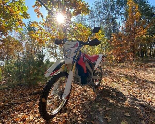 Красный Лонкин 250CC, объемом двигателя 0 л и пробегом 4 тыс. км за 1550 $, фото 1 на Automoto.ua
