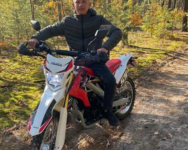 Красный Лонкин 250CC, объемом двигателя 0.22 л и пробегом 4 тыс. км за 1550 $, фото 2 на Automoto.ua