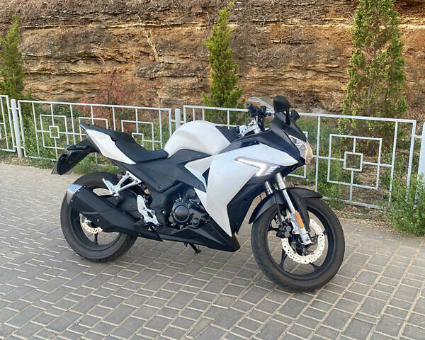 Лонкин LX 250GS-2A, объемом двигателя 0.25 л и пробегом 4 тыс. км за 1500 $, фото 2 на Automoto.ua