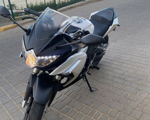 Лонкин LX 250GS-2A, объемом двигателя 0.25 л и пробегом 4 тыс. км за 1500 $, фото 4 на Automoto.ua