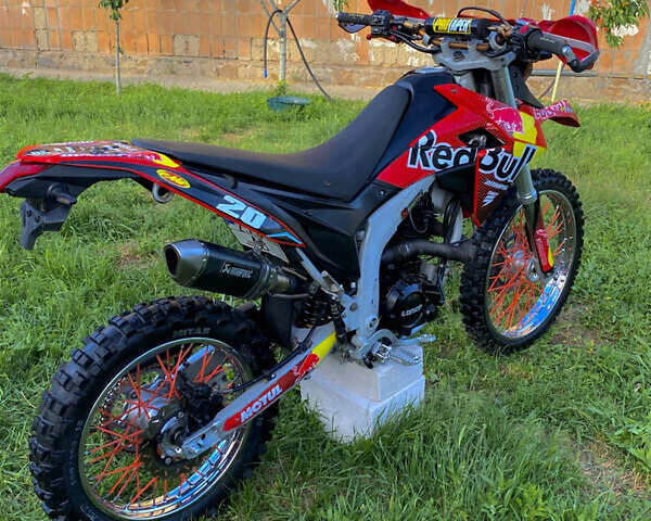 Красный Лонкин LX 250GY-3, объемом двигателя 0.25 л и пробегом 15 тыс. км за 1299 $, фото 4 на Automoto.ua
