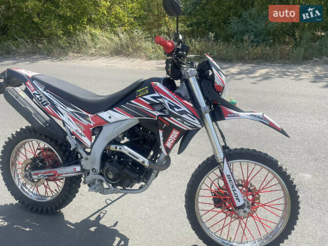 Лонкин LX 250GY-3, объемом двигателя 0 л и пробегом 11 тыс. км за 1500 $, фото 4 на Automoto.ua