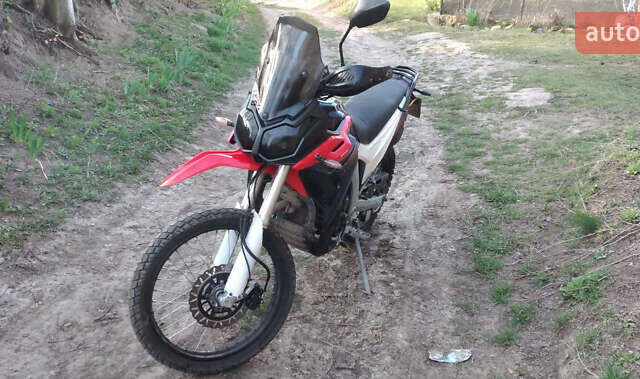 Красный Лонкин LX 250GY-3G, объемом двигателя 0.25 л и пробегом 26 тыс. км за 1350 $, фото 3 на Automoto.ua