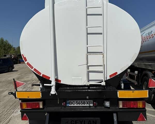 Белый Лорд Мунстерланд 640P, объемом двигателя 0 л и пробегом 1 тыс. км за 49000 $, фото 6 на Automoto.ua