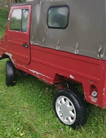 Красный ЛуАЗ 969 Волинь, объемом двигателя 1.3 л и пробегом 100 тыс. км за 2400 $, фото 4 на Automoto.ua