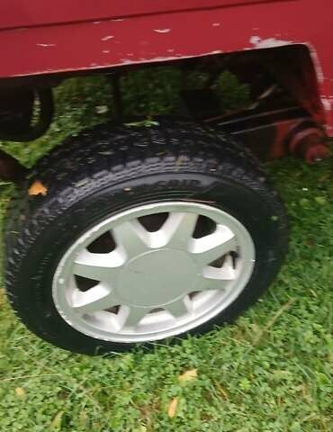 Красный ЛуАЗ 969 Волинь, объемом двигателя 1.3 л и пробегом 100 тыс. км за 2400 $, фото 8 на Automoto.ua