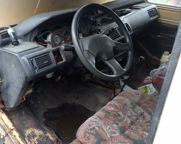 Желтый ЛуАЗ 969 Волинь, объемом двигателя 0 л и пробегом 999 тыс. км за 1400 $, фото 6 на Automoto.ua