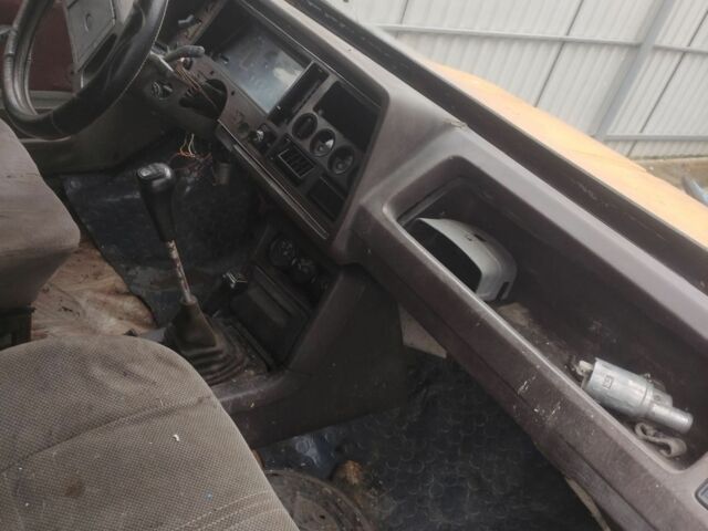 Желтый ЛуАЗ 969 Волинь, объемом двигателя 0 л и пробегом 344 тыс. км за 850 $, фото 6 на Automoto.ua