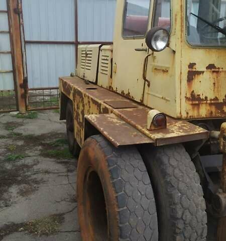 Желтый Львовский погрузчик 40814, объемом двигателя 3.48 л и пробегом 100 тыс. км за 3150 $, фото 4 на Automoto.ua