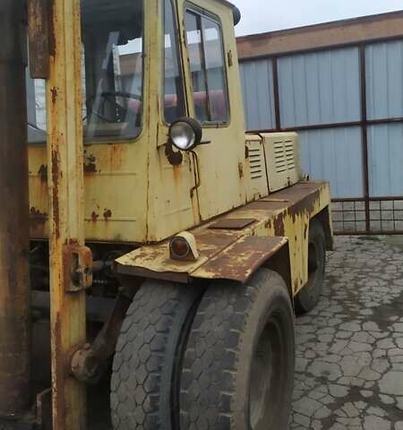 Желтый Львовский погрузчик 40814, объемом двигателя 3.48 л и пробегом 100 тыс. км за 3150 $, фото 3 на Automoto.ua