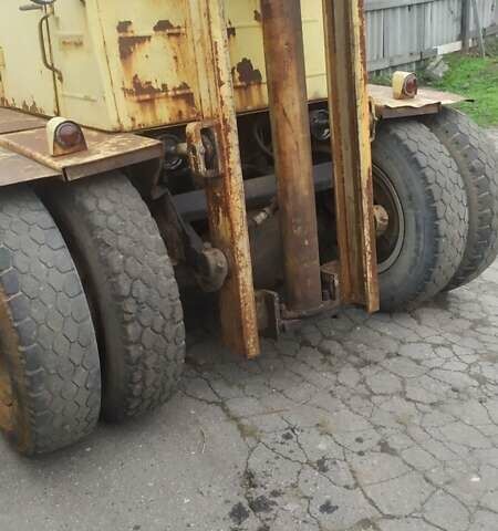 Желтый Львовский погрузчик 40814, объемом двигателя 3.48 л и пробегом 100 тыс. км за 3150 $, фото 2 на Automoto.ua