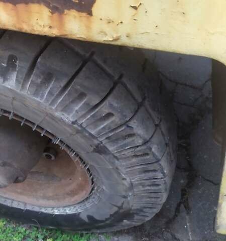 Желтый Львовский погрузчик 40814, объемом двигателя 3.48 л и пробегом 100 тыс. км за 3150 $, фото 7 на Automoto.ua